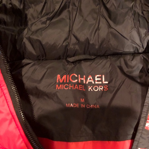 COPY - Michael Kors red jacket with zipper hood - Picture 7 of 11